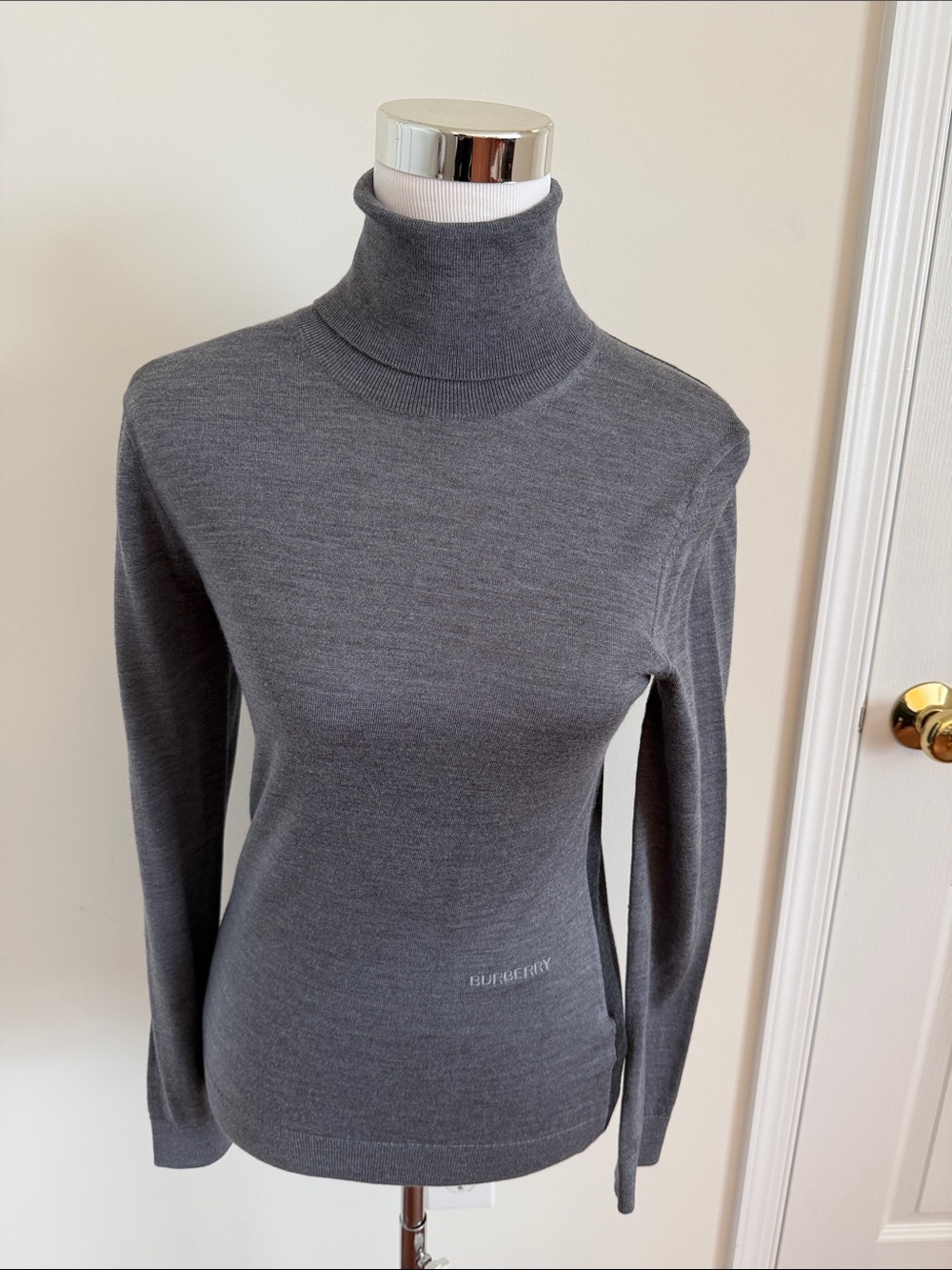 Women’s Burberry Charcoal Gray Wool Turtleneck Sweater. Size S